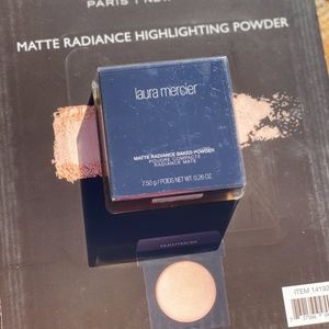Laura Mercier Matte Radiance Highlighting Powder